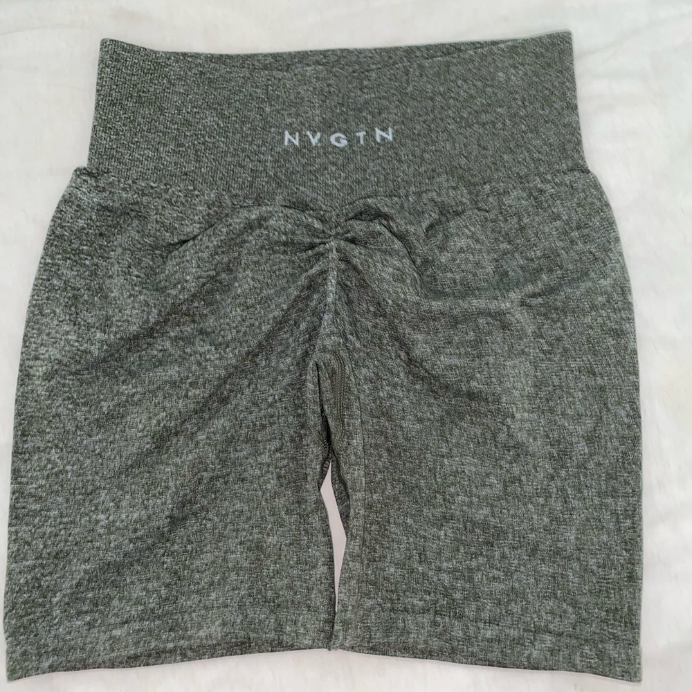 Nvgtn scrunch shorts khaki